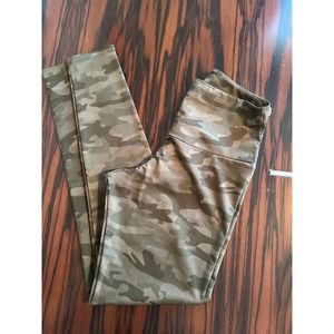 NWOT ONZIE Camouflage Leggings SZ M/L